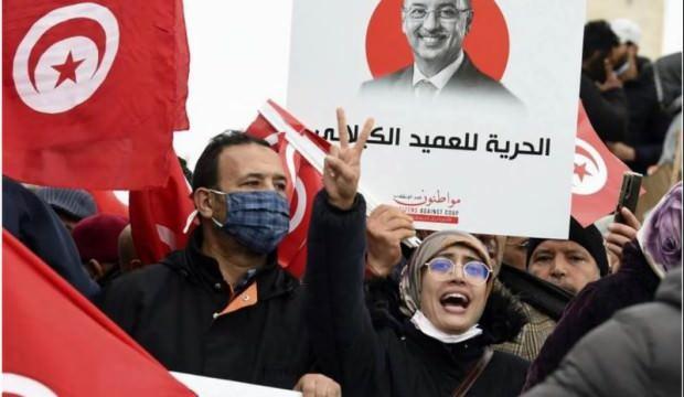 Tunus’ta binlerce kişi Kays Said’in istifasını istedi